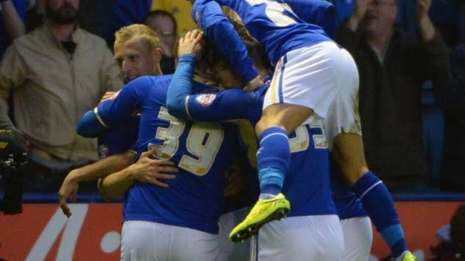 Leicester City garante subida à Premier League