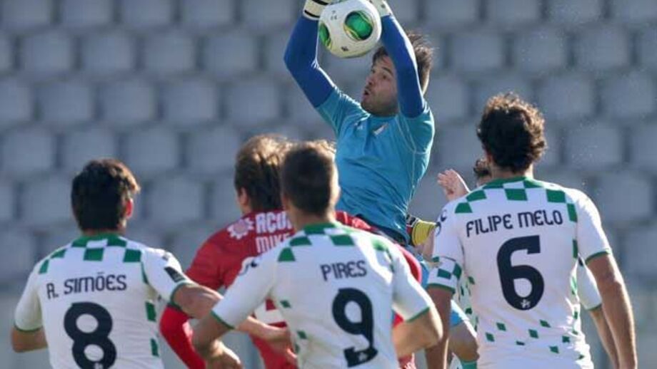 Santa Clara-Moreirense adiado para 2.ª feira