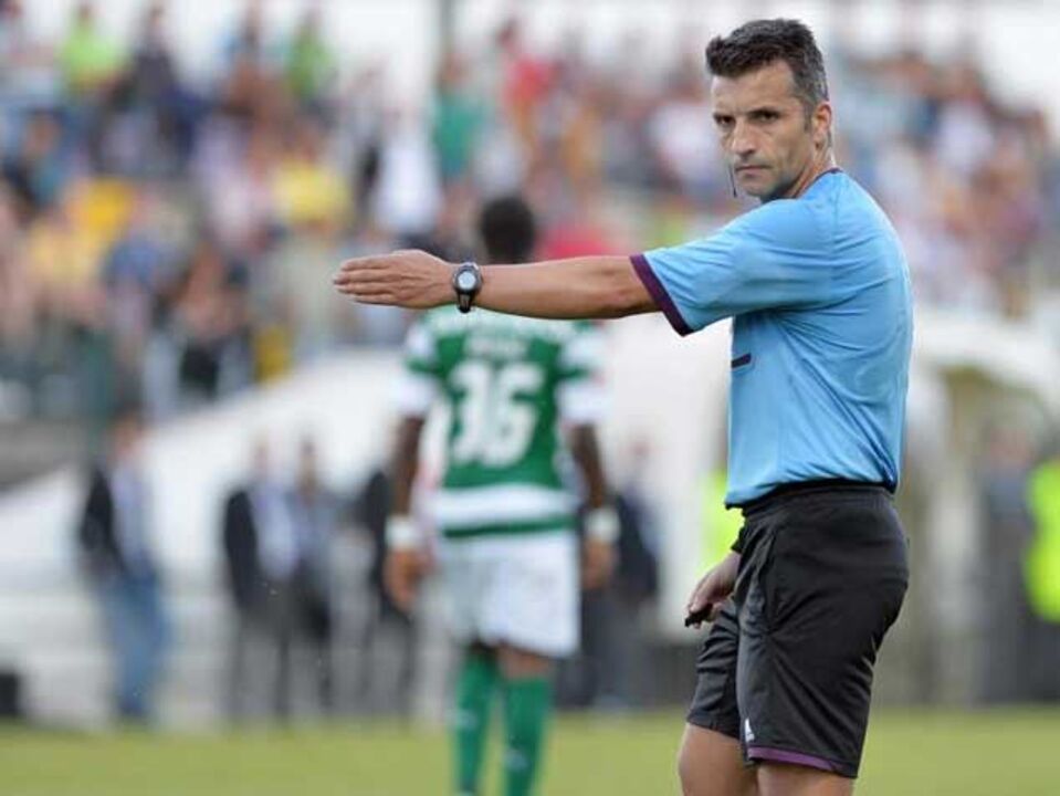 Rui Costa arbitra o FC Porto-Benfica