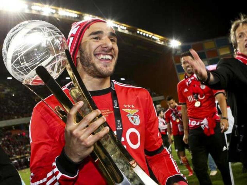 Salvio: «Estamos de parabéns mas ainda faltam duas finais»