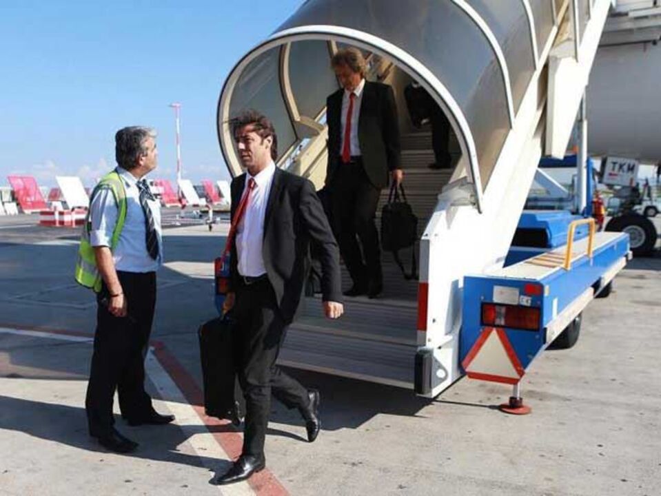 Greve em Turim atrasa saída do avião