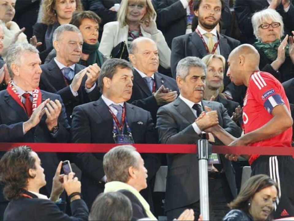 Ações em queda após desilusão de Turim