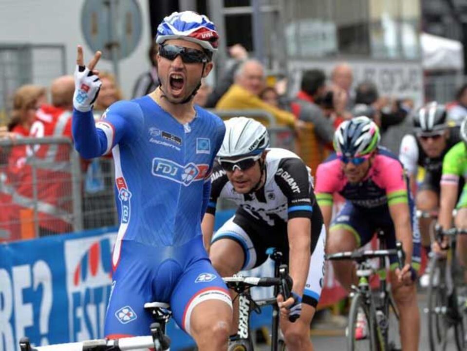 Nacer Bouhanni bisa e vence sétima etapa
