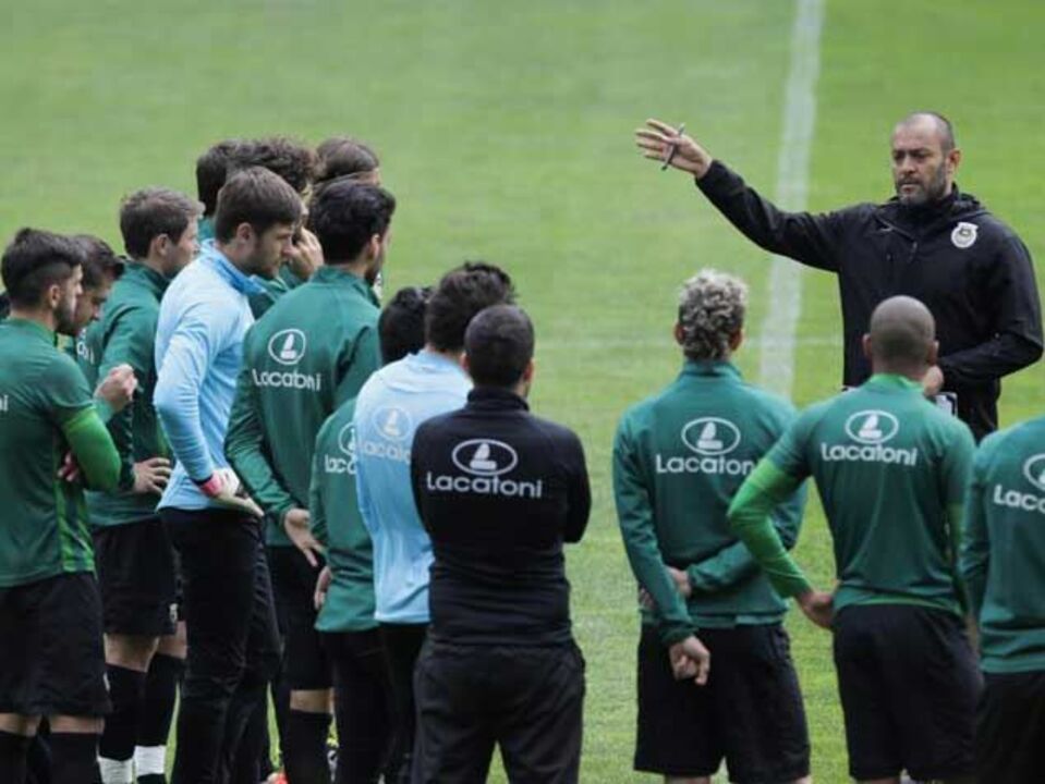 Apenas duas baixas no treino de adaptação ao Jamor