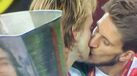 Carriço beijou Rakitic... na boca?