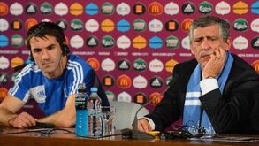 Katsouranis e Karagounis na lista de Fernando Santos