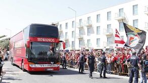 Plantel aplaudido à chegada a Lisboa