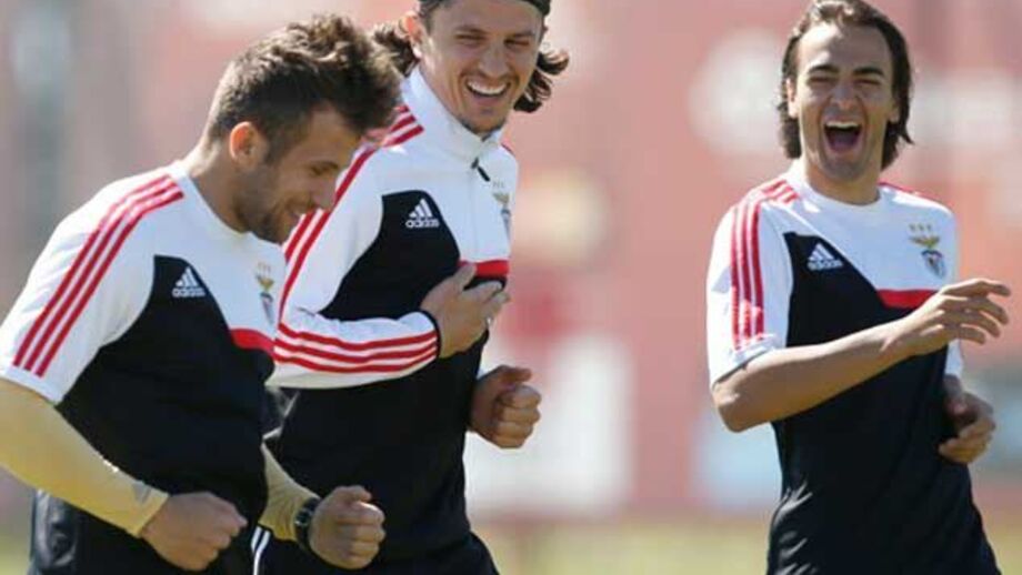 Febre afasta Luisão com Fejsa integrado no treino