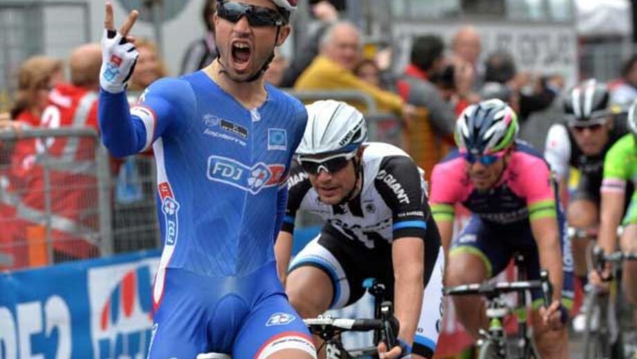 Nacer Bouhanni bisa e vence sétima etapa