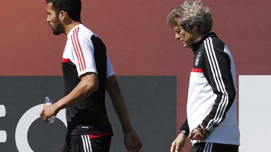 Jesus confirma saída de Garay