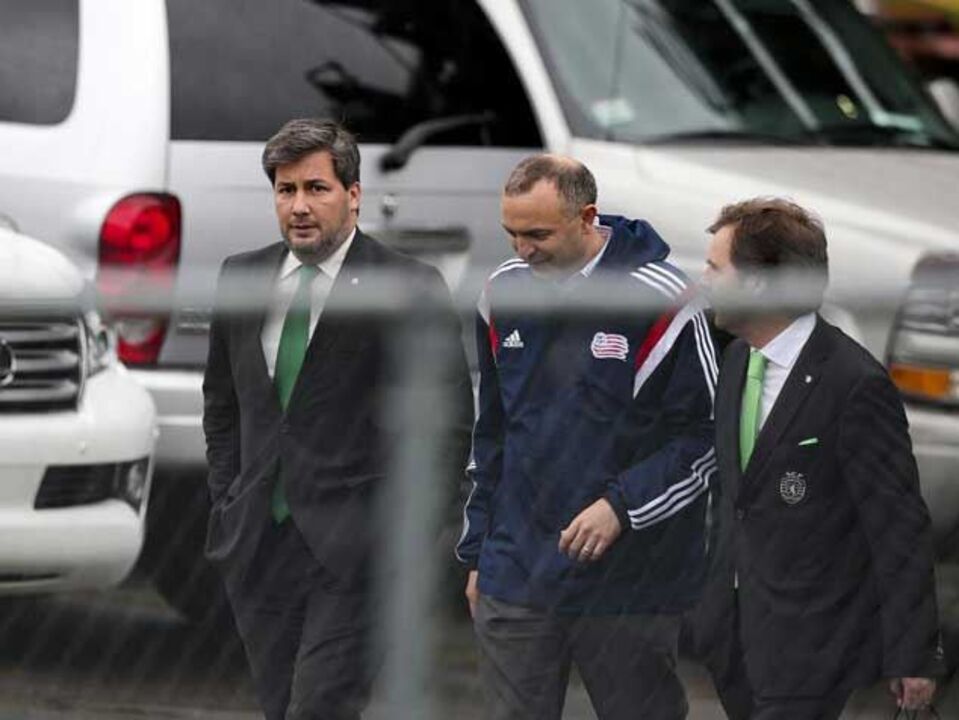 Bruno de Carvalho assiste ao treino da Seleção