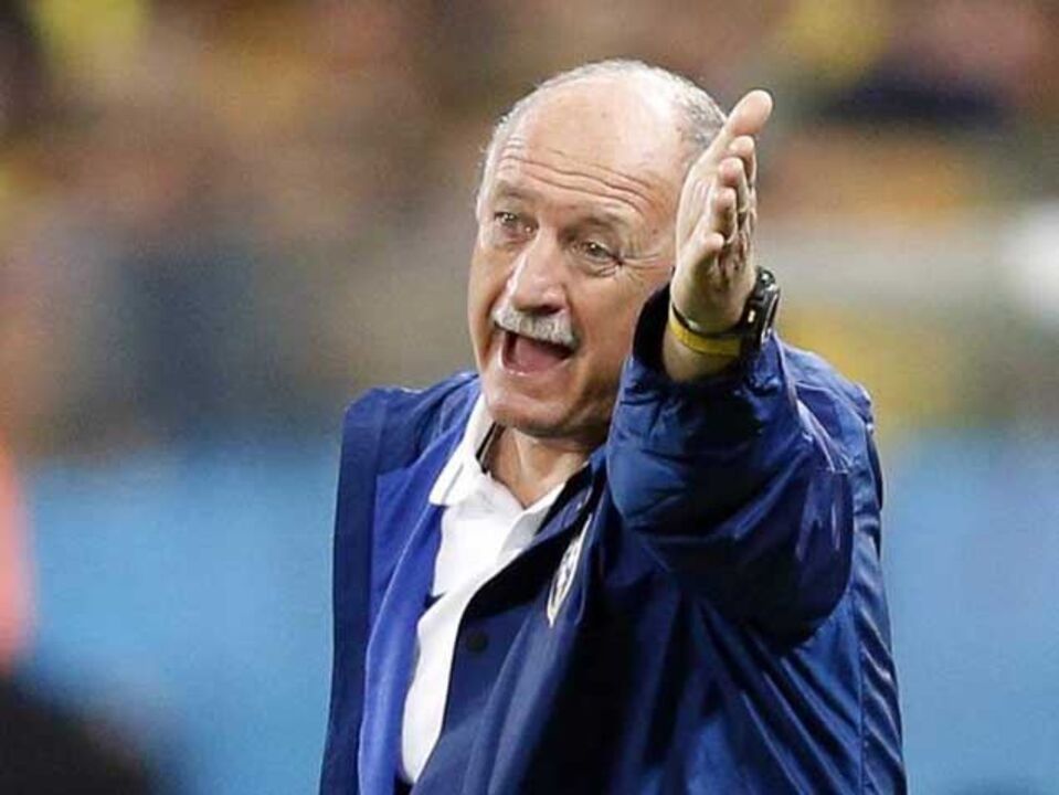 Scolari: «O árbitro viu penálti e ele é que decide»