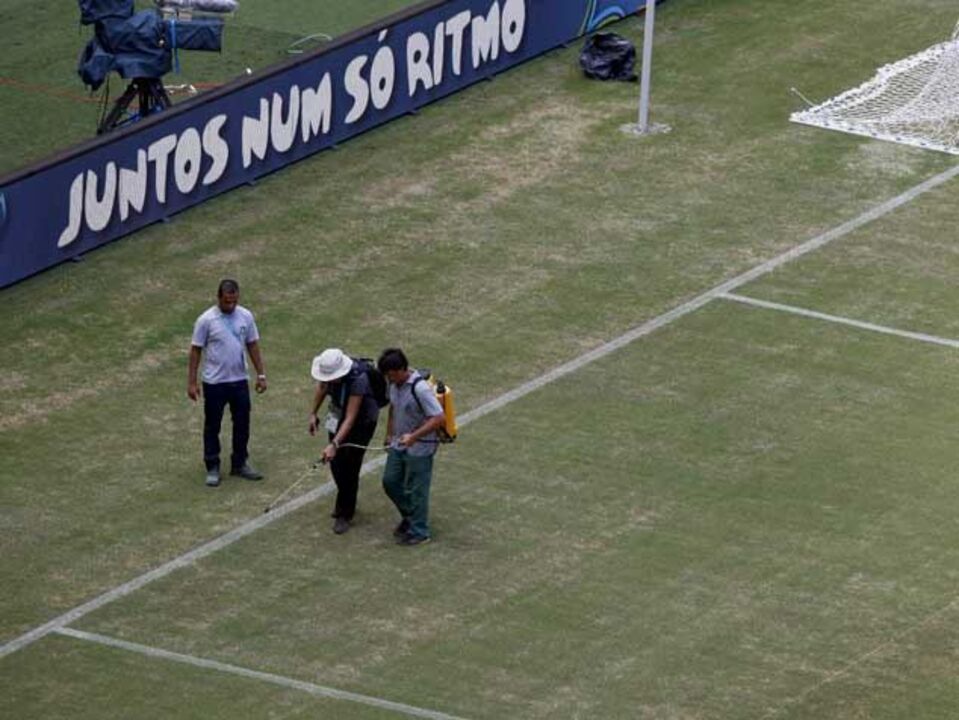 Um sinal bem amarelo no relvado de Manaus
