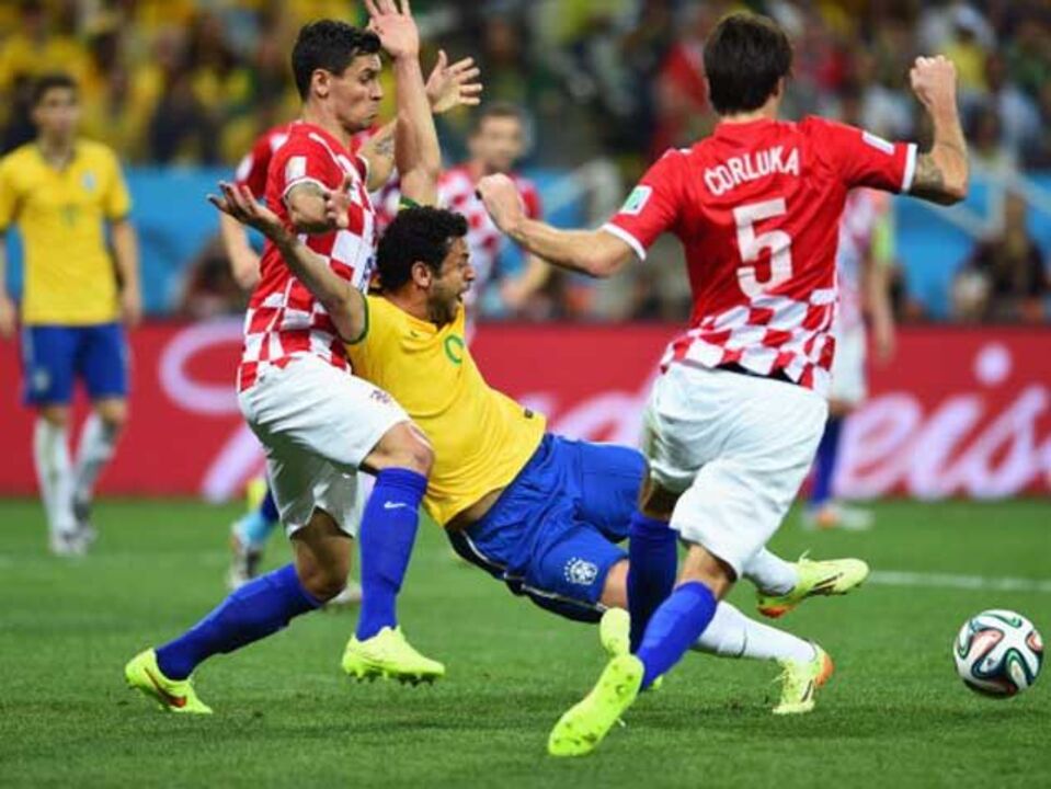 Dejan Lovren: «O que podemos fazer contra 12 jogadores?»