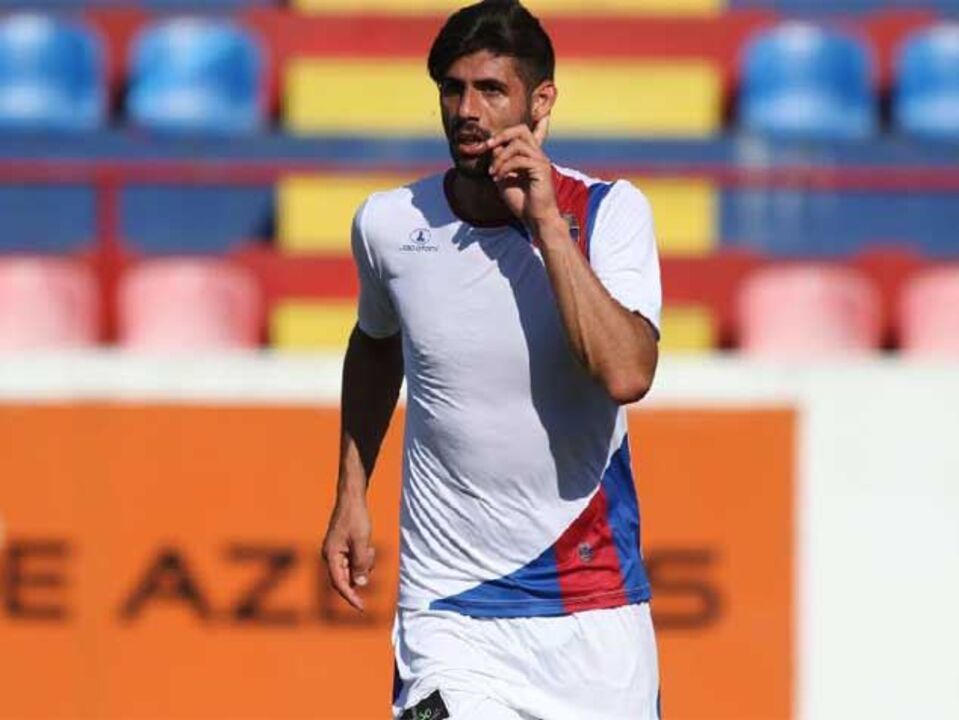 Bura contratado por uma temporada