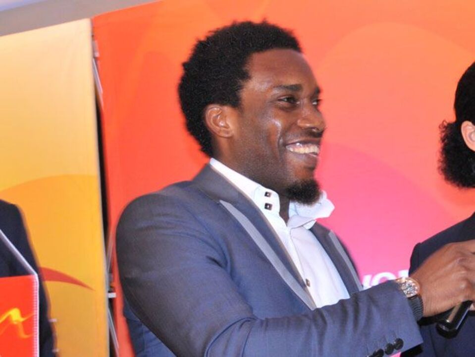 Jay-Jay Okocha culpa selecionador pelo empate