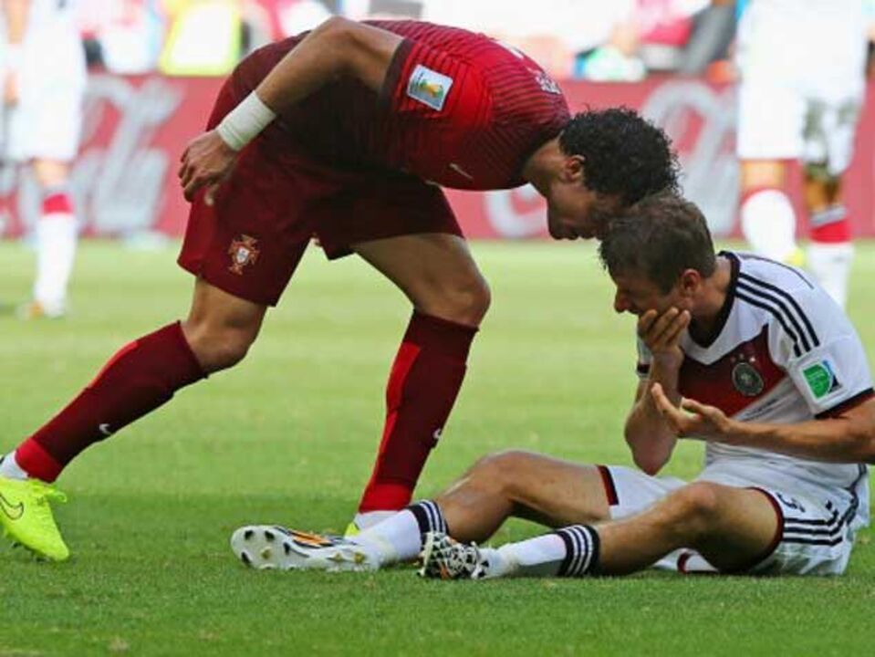 Costinha: «Pepe é pago para jogar e não para andar à cabeçada»