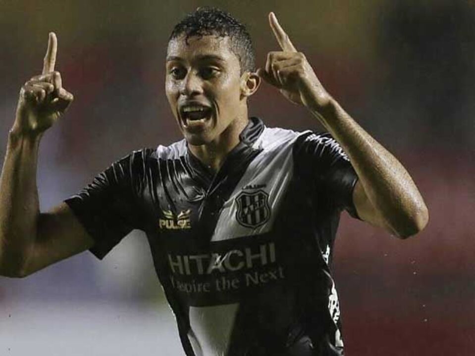 Ponte Preta confirma acordo por César