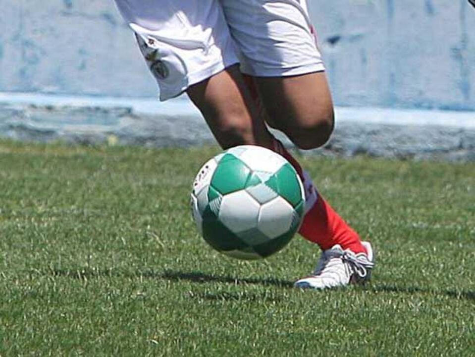 Estoril Foot 2014: Benfica domina e passa à 2ª fase