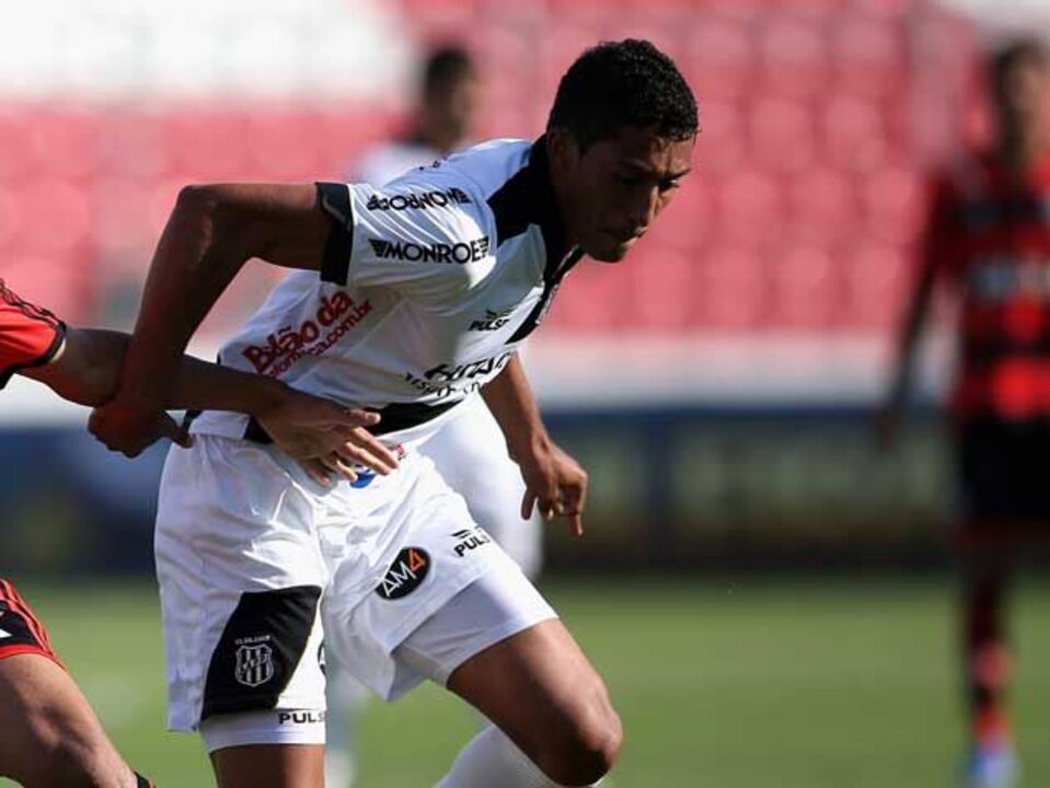 Águia voou mais alto por César