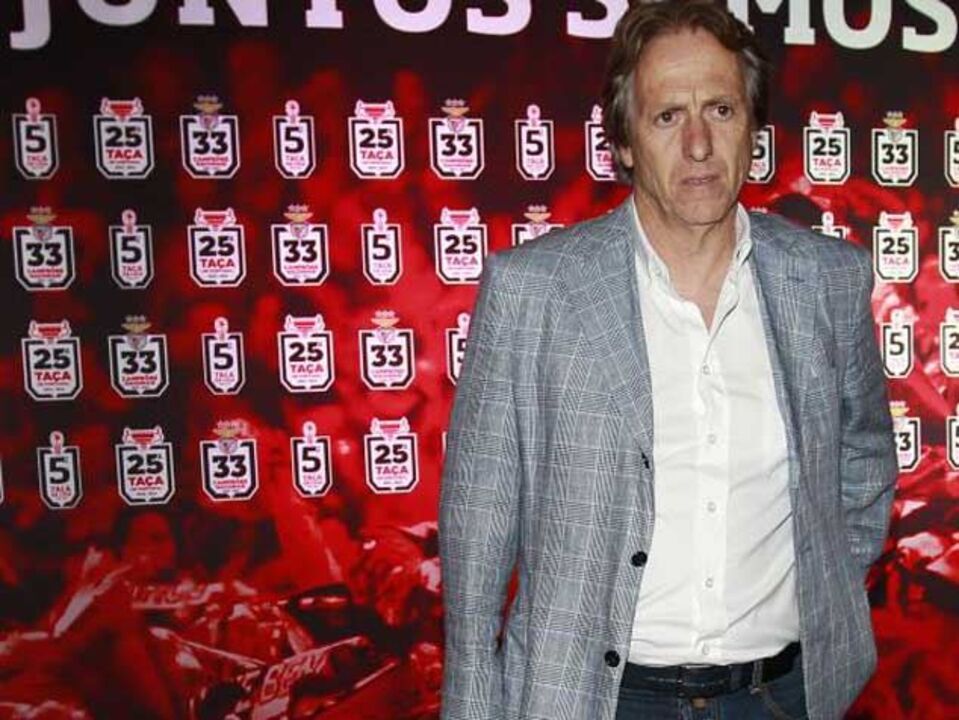 Jorge Jesus critica erros defensivos 