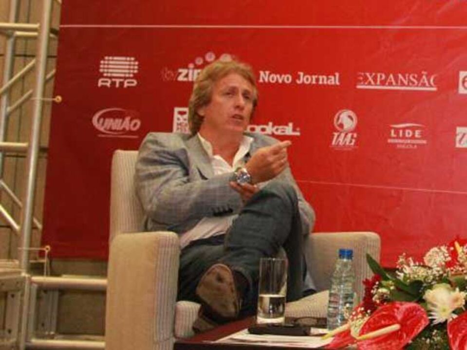 Jorge Jesus: «Portugal podia lutar pelo título»