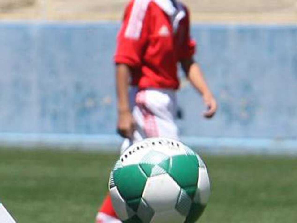 Estoril Foot: Benfica e Estoril dominam