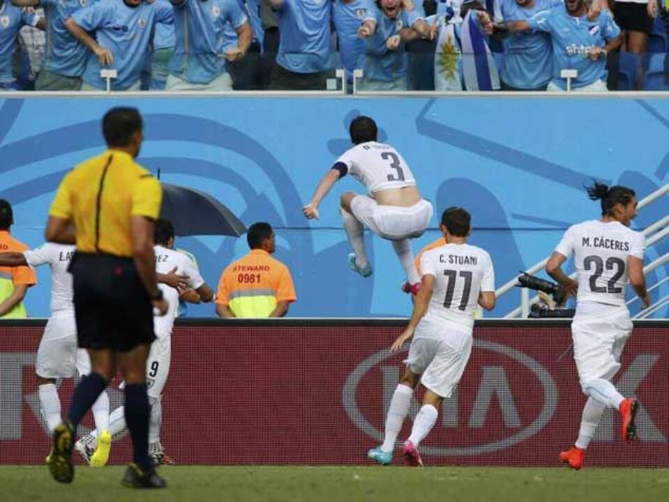 ITÁLIA-URUGUAI, em direto