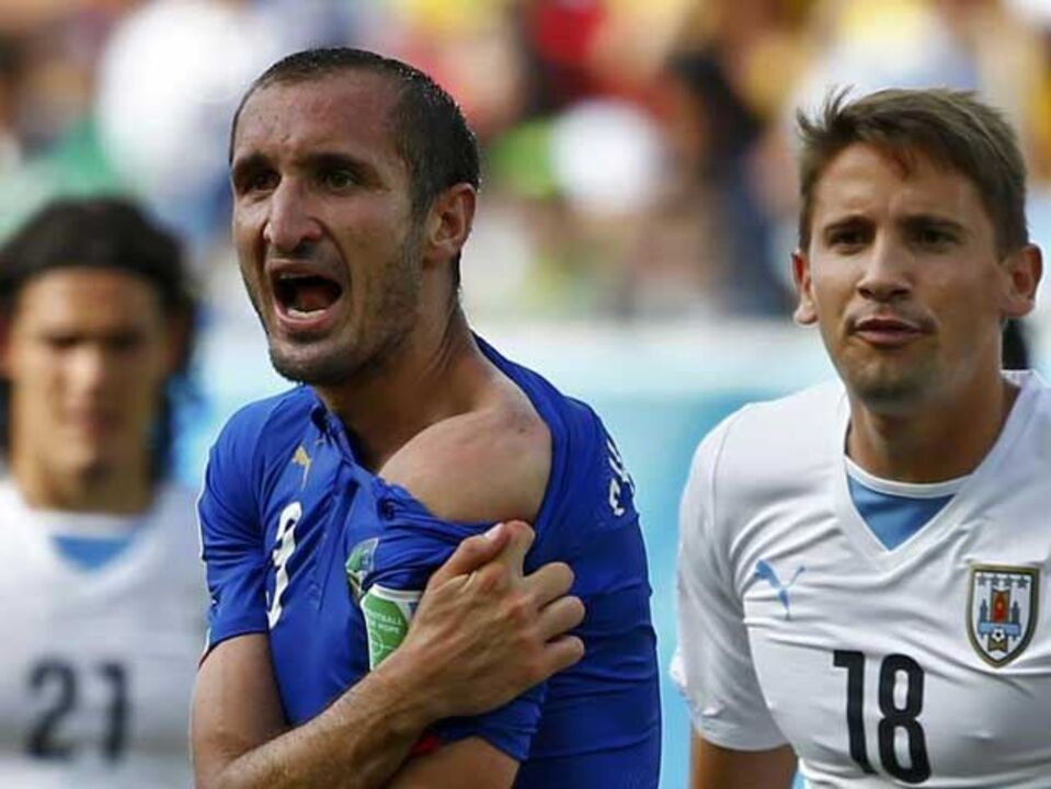 Chiellini: «Suárez mordeu-me e ainda tenho a marca»