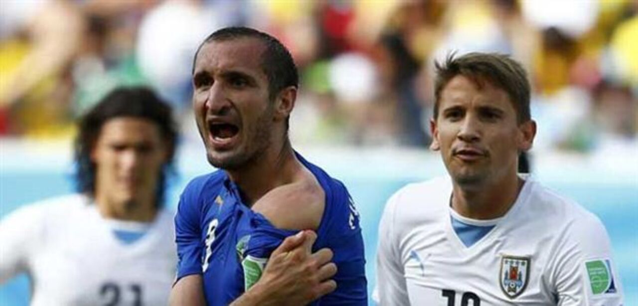 "Canibal do Ajax" não aprendeu com 17 jogos de castigo