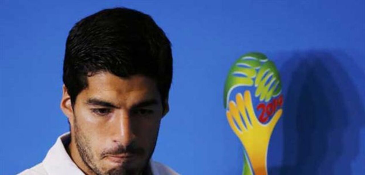 O maior castigo num Mundial complica a vida de Suárez