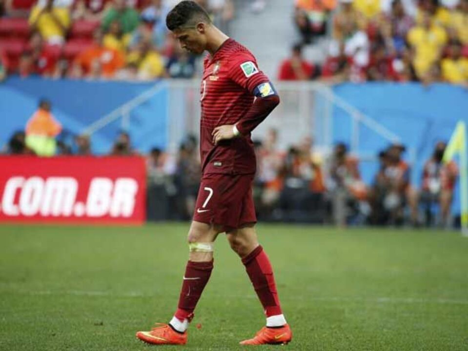 Cristiano Ronaldo saiu com lesão no joelho direito