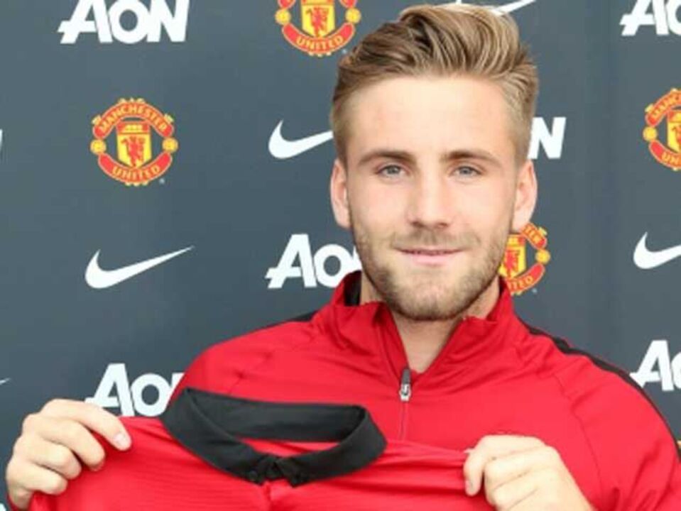 Manchester United confirma Luke Shaw