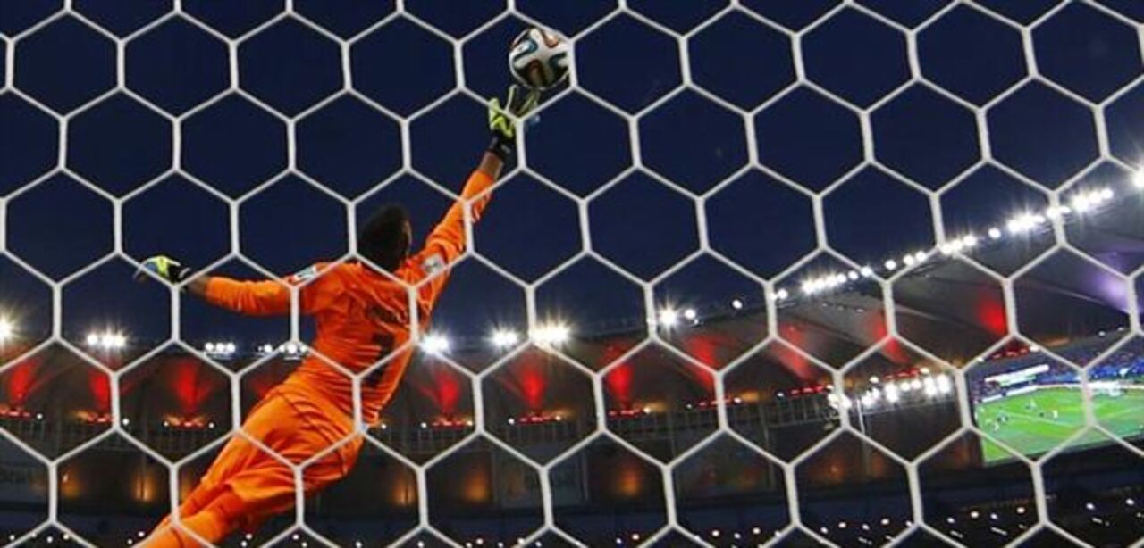 Colômbia-Uruguai, 2-0: Fantástico James e... adeus fantasma