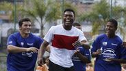 Seleção inglesa visita a famosa favela da Rocinha