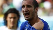 Chiellini queixa-se de ter sido mordido por Suárez