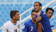 Chiellini queixa-se de ter sido mordido por Suárez