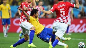 Dejan Lovren: «O que podemos fazer contra 12 jogadores?»