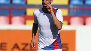 Bura contratado por uma temporada