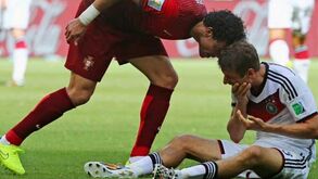 Costinha: «Pepe é pago para jogar e não para andar à cabeçada»