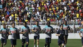 Novo banho de multidão no treino português