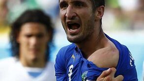 Chiellini queixa-se de ter sido mordido por Suárez