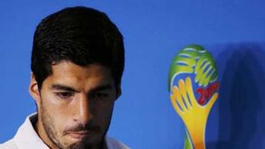 O maior castigo num Mundial complica a vida de Suárez
