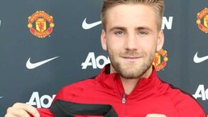 Manchester United confirma Luke Shaw