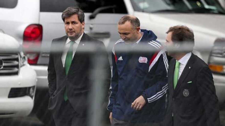 Bruno de Carvalho assiste ao treino da Seleção