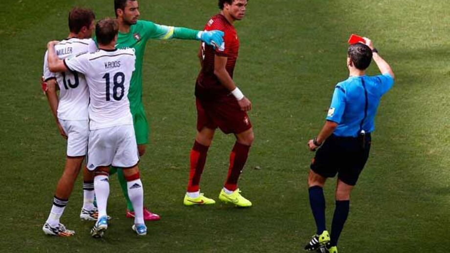 Pepe: «Falem com o árbitro...»