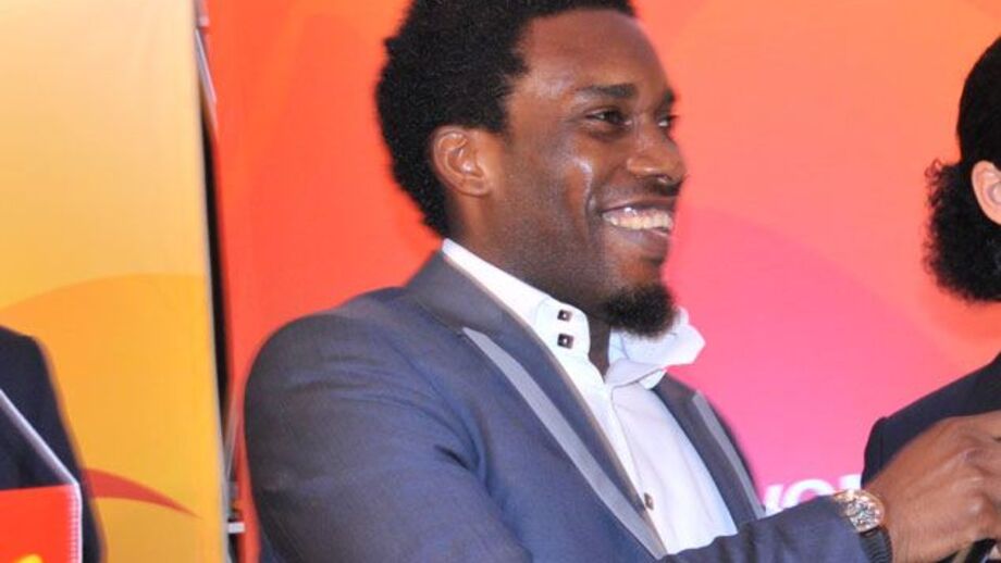 Jay-Jay Okocha culpa selecionador pelo empate