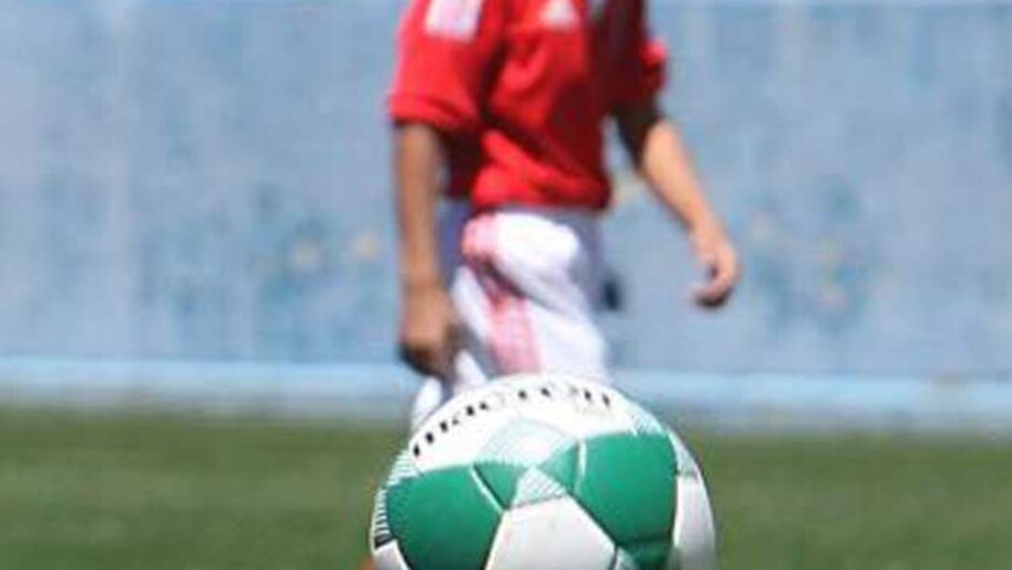 Estoril Foot: Benfica e Estoril dominam