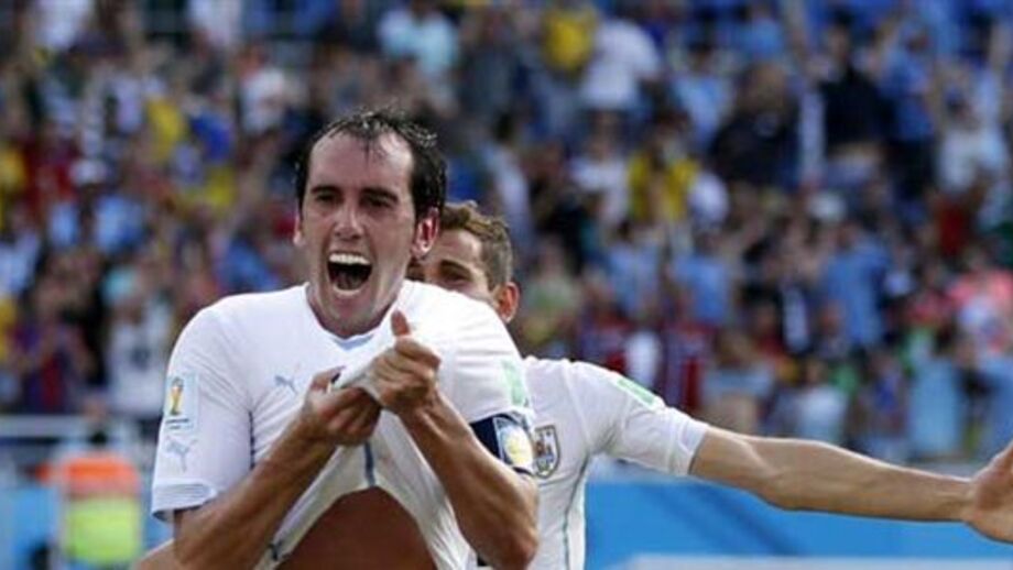 Itália-Uruguai, 0-1: Cabeça de Godín volta a fazer história