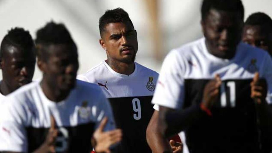 Boateng e Muntari suspensos por tempo indefinido